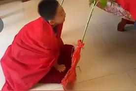 这个世界太颠了！宿州一年级办升学宴！网友：我绝经的时候办一场图片