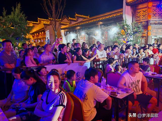 湖北云梦：万盏华灯映水街 祥云湾畔夜未央