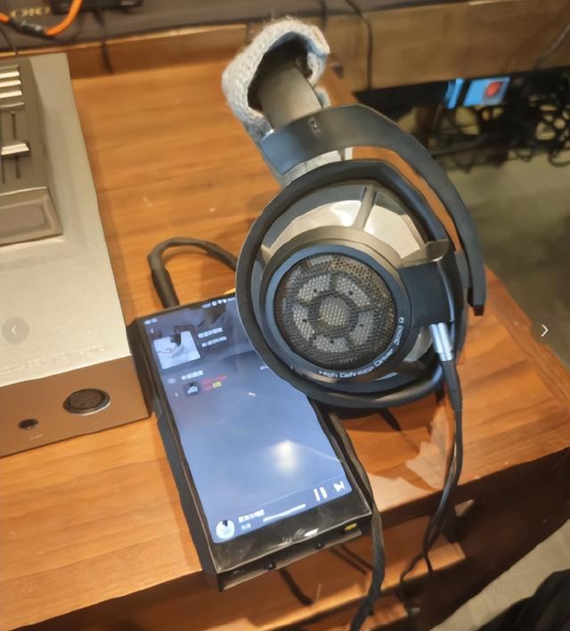疯狂2025！旗舰机井喷，HiFi播放器也把“牙膏”挤爆了？