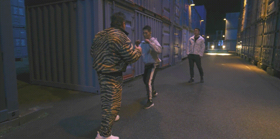 偷国人抄都抄不明白《十二使者》