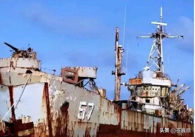 趴在中国仁爱礁9000多天的菲律宾军舰	，如今已经再也拖不走了！