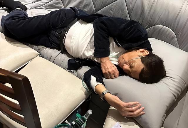 莎拉宣布第三国准备接人，话音刚落，海牙传来噩耗，老杜被控谋杀
