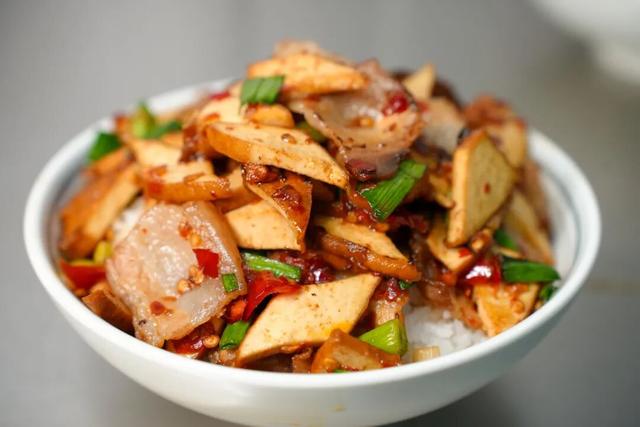 跟着赛事游遵义 │ 红花岗小巷里的宝藏小店，承包你的烟火胃！