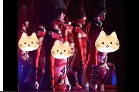 lisa疯马秀后续！伴舞全脱，她搞特权，网友：简直不敢相信图片