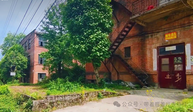 贵州名副其实的三线厂，如今厂区荒废人去楼空，风光不再令人惋惜