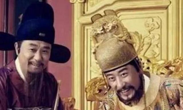 朱棣上联：“灯明月明，大明一统”，无人敢对，神童却妙对下联