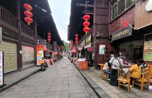 游览汉中市的青木川古镇