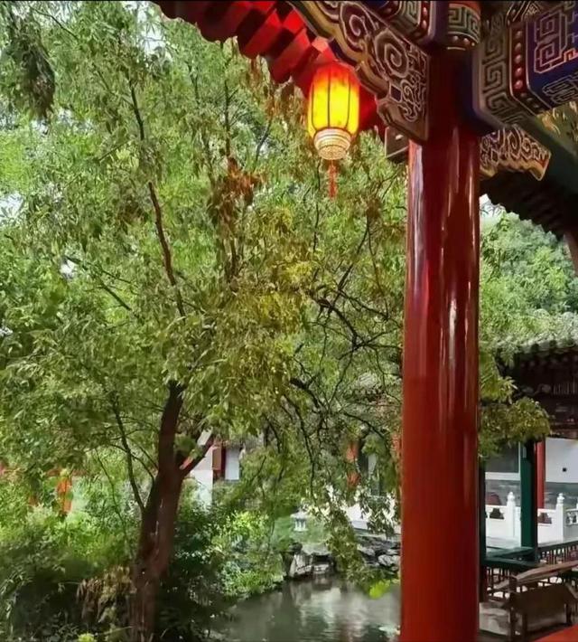 李湘在平台晒自家北京小院，大到让网友以为是景区	，真的太有钱了