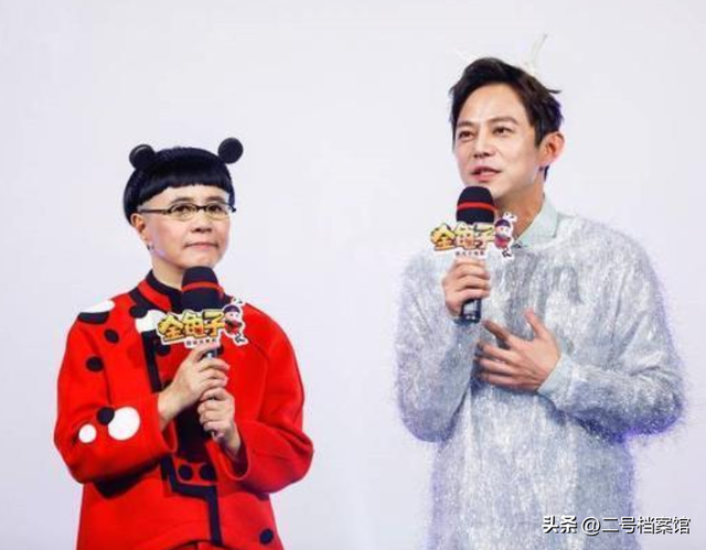 无妻无子，身价过亿，当了一辈子老好人的何炅，终究撕下了"伪装"