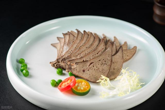 “胆固醇之王”曝光！竟是肥肉25倍，医生警告：吃多血管真遭殃！