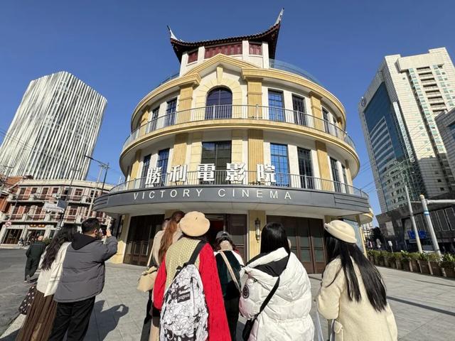 边逛边种草！20位网络达人打卡虹口~