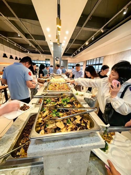 北京下了硬命令	，2027年底前，所有中小学必须告别“校外供餐	”