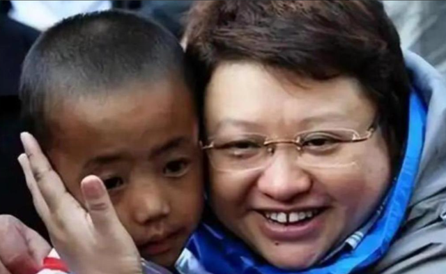 贪污上亿、假慈善？如今才发现，跨年晚会为什么没有看到韩红身影