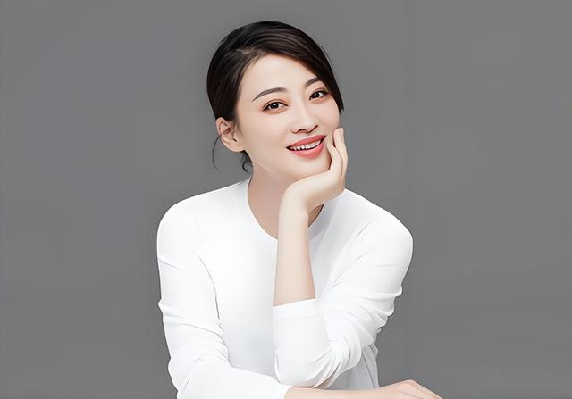 梅婷垫脚、李小冉挡灾，56岁鄢颇娶小15岁娇妻，值吗？