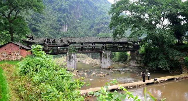 两代人接力7年建一座桥：重庆深山里的“愚公移山”，感动很多人