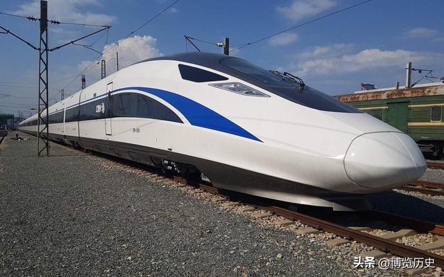 明明高铁更快，为啥还有人守着绿皮火车跑一夜，答案比你想的现实