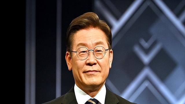 韩国作出选择，李在明不来北京看阅兵，美空军司令火速提出离职