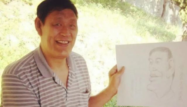 穆铁柱追悼会：身盖八一军旗，妻儿痛哭，姚明哀悼、郑海霞出席