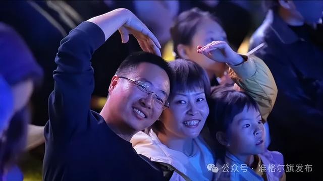 在准格尔相遇：游客的笑脸，是最好的答卷