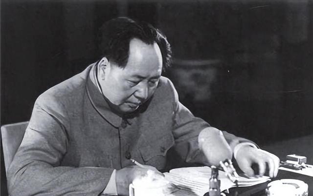 伟人去世十年后，薄一波预言：以后毛主席的历史地位只会更高