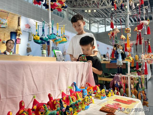 太原市民热情逛展 带火周末“文博游”