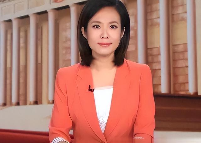 阅兵解说员揭秘，原来是他们俩，都是我们熟悉的央视著名主持人