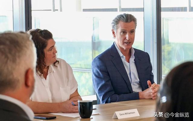 加州前幕僚长23项重罪！22万美金牵出政坛黑幕，泪洒法庭否认指控