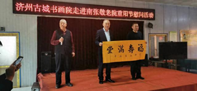 九九重阳佳节到 书画赠送老年人
