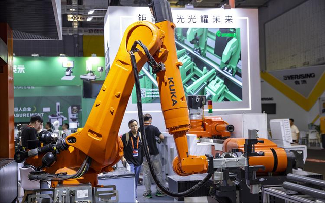 台军又当冤大头！19万买的无人机竟是玩具，掏空民众钱包肥了谁？