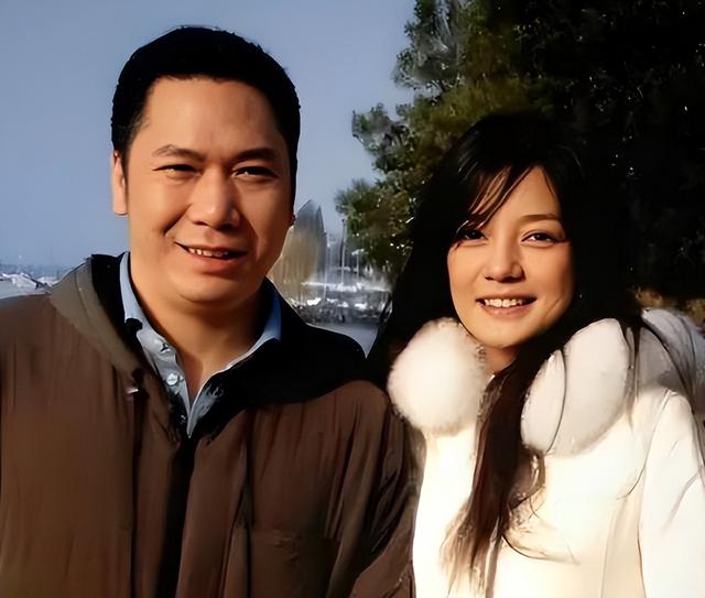 面相又变了！49岁赵薇广东吃饭又老又凶，当年的小燕子再也回不去