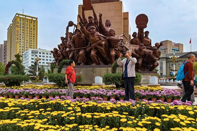 辽宁沈阳：中山广场花海如潮 庆祝祖国76华诞