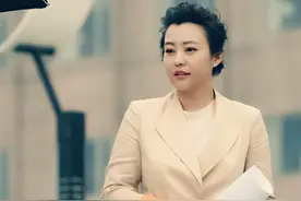 与刘烨离婚5年后，独自带着双胞胎儿子生活，郝蕾后悔了吗？图片