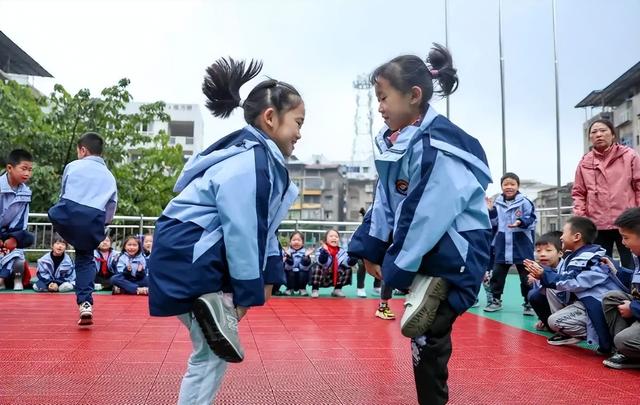 全国出生人口断崖：21年1062万人	，24年954万，25年令人意想不到