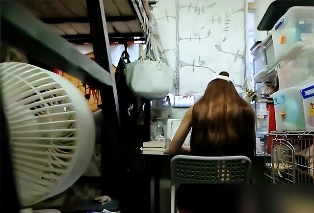 香港一女姑娘火了,蜗居6㎡小屋,月租仅7k,那叫一个岁月静好