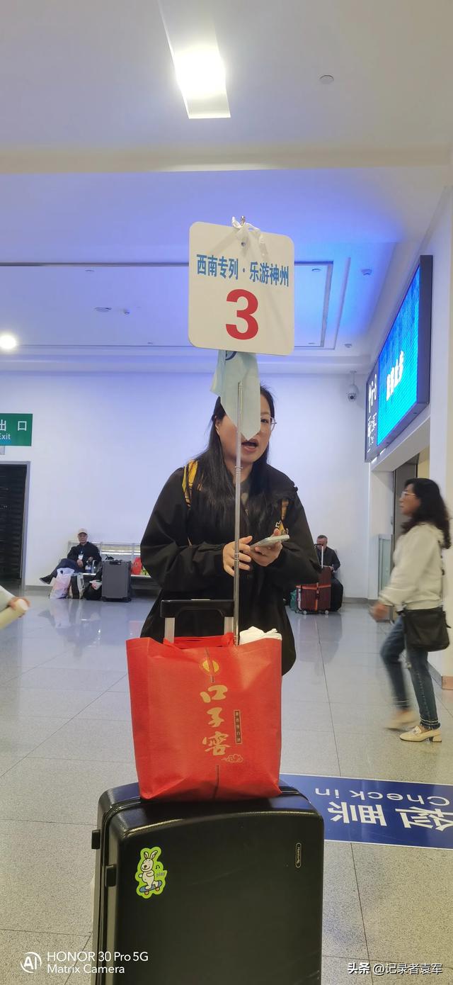 成都至新疆专列启程，开启美好边疆之旅