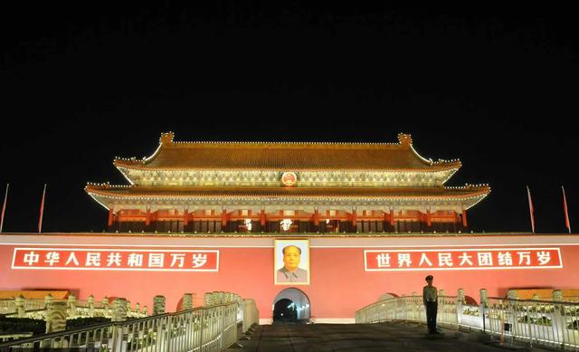 天安门悬挂的为啥不是毛主席的照片,反倒是要挂主席的画像?