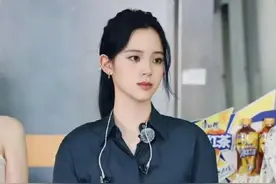 欧阳娜娜牛仔裤穿搭，简约又性感，魅力无法挡 ​​​图片
