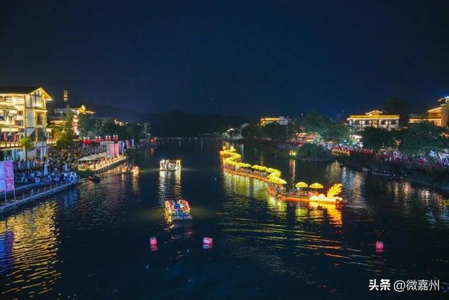 嘉州味・双节乐丨夜游苏稽热度攀升，各地游客沉醉古镇魅力