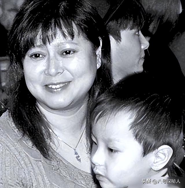 唐国强的“糟心事”：两个儿子都是残疾，难怪他73岁也不敢退休！