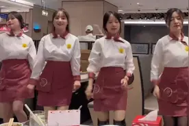 海底捞成“万花楼”，科目三疯狂霸屏！靓仔靓女聚集地？引人深思图片