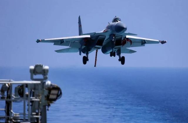 高市早苗最担心一幕发生，辽宁舰前出琉球，中日战机爆发激烈交锋