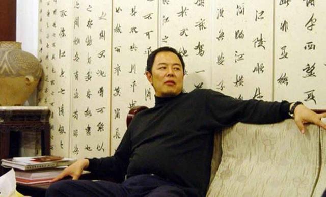 天道好轮回！68岁瘫坐在轮椅上的张铁林，已然活成了“笑话”