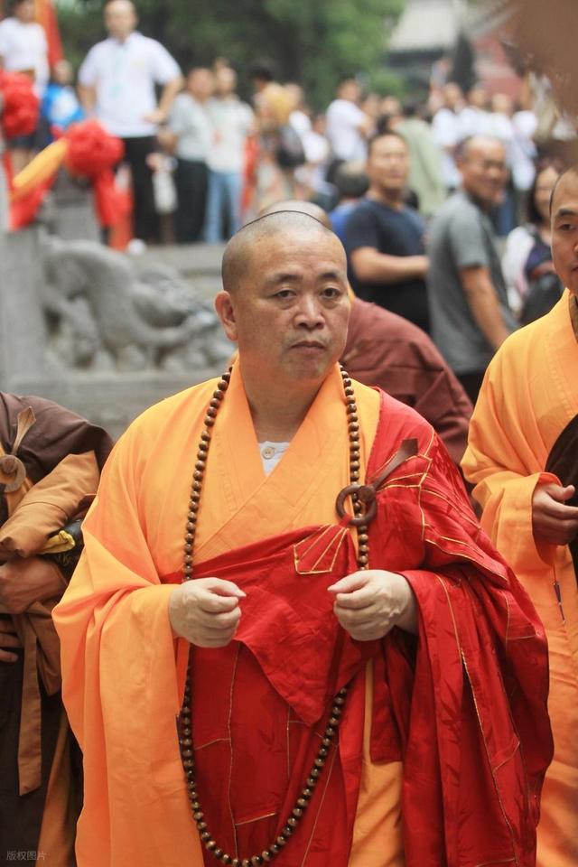 释永信涉嫌刑事犯罪！穿16万的袈裟开18家公司，有多名情人和孩子