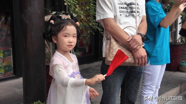 台儿庄古城：红歌嘹亮迎国庆