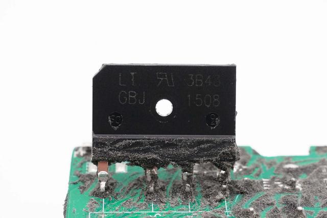 非大型切割机搞不定这大块头！九号1080W ebike新国标充电器拆解