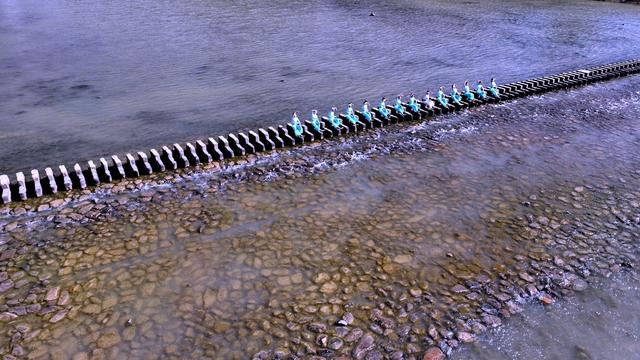 泰顺仕水碇步桥： 烟雨江南，踏石而行，春晚加持，中国最美古碇步