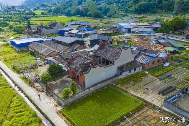 这样的特色民居只有在福建宁德才能遇见，跟千年古镇仅隔着条国道