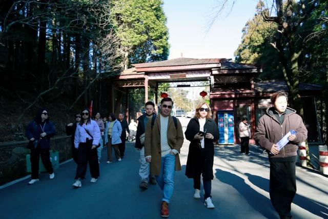 免签直航带热入境游：马来西亚旅行商考察团到庐山踩线