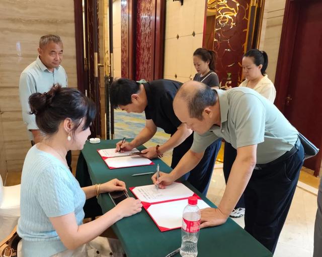2025兴化“品蟹赏菊”旅游推广活动燃动鲁皖