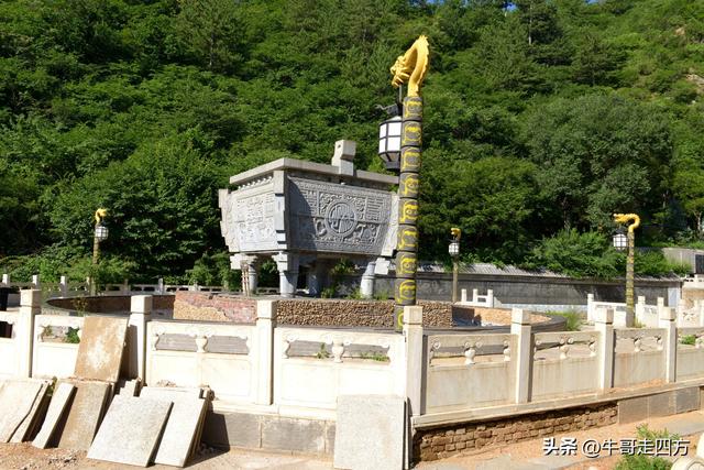 赤城汤泉：汤池映日摇金影、泉脉穿岩涌玉华